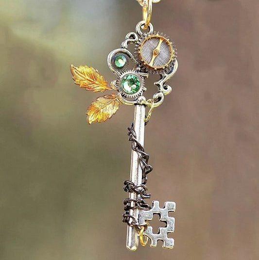 Halskette mit verspieltem Schlüsselanhänger (Steampunk)